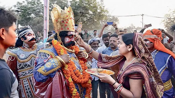 ଆରମ୍ଭ ହେବ ବିଶ୍ୱପ୍ରସିଦ୍ଧ ବରଗଡ଼ ଧନୁଯାତ୍ରା ମହୋତ୍ସବର; କଳାକାର ଚୟନ ନିମନ୍ତେ ଜାରି ହେଲା ବିଜ୍ଞପ୍ତି